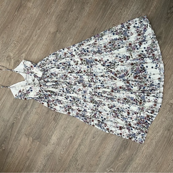 H&M Romantic Pleated Dress - Picture 7 of 11